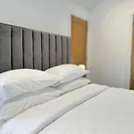 Hébergement de vacances Eagles Cottage, 3 - Bed, Sleeps 6, Pets Welcome - *